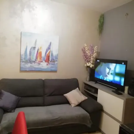 Alnea Apartment *